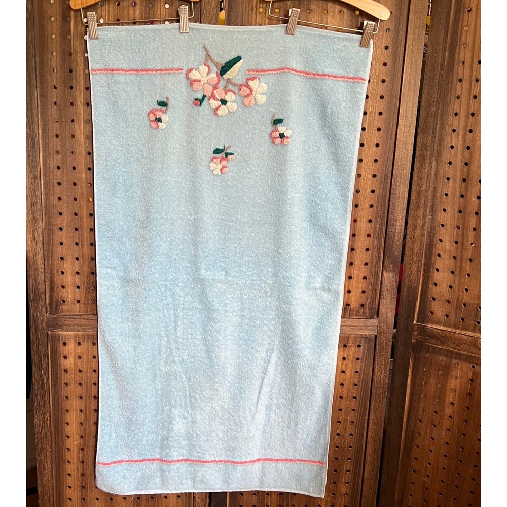 Martex light blue Chenille Flower Bath Towel 22x41 inches vtg cottagecore retro